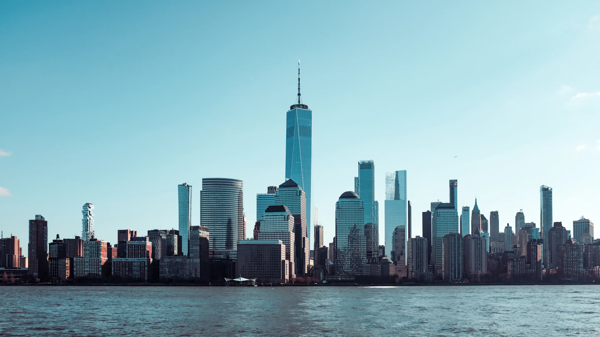 One World Trade Center and Lower Manhattan across the Hudson River